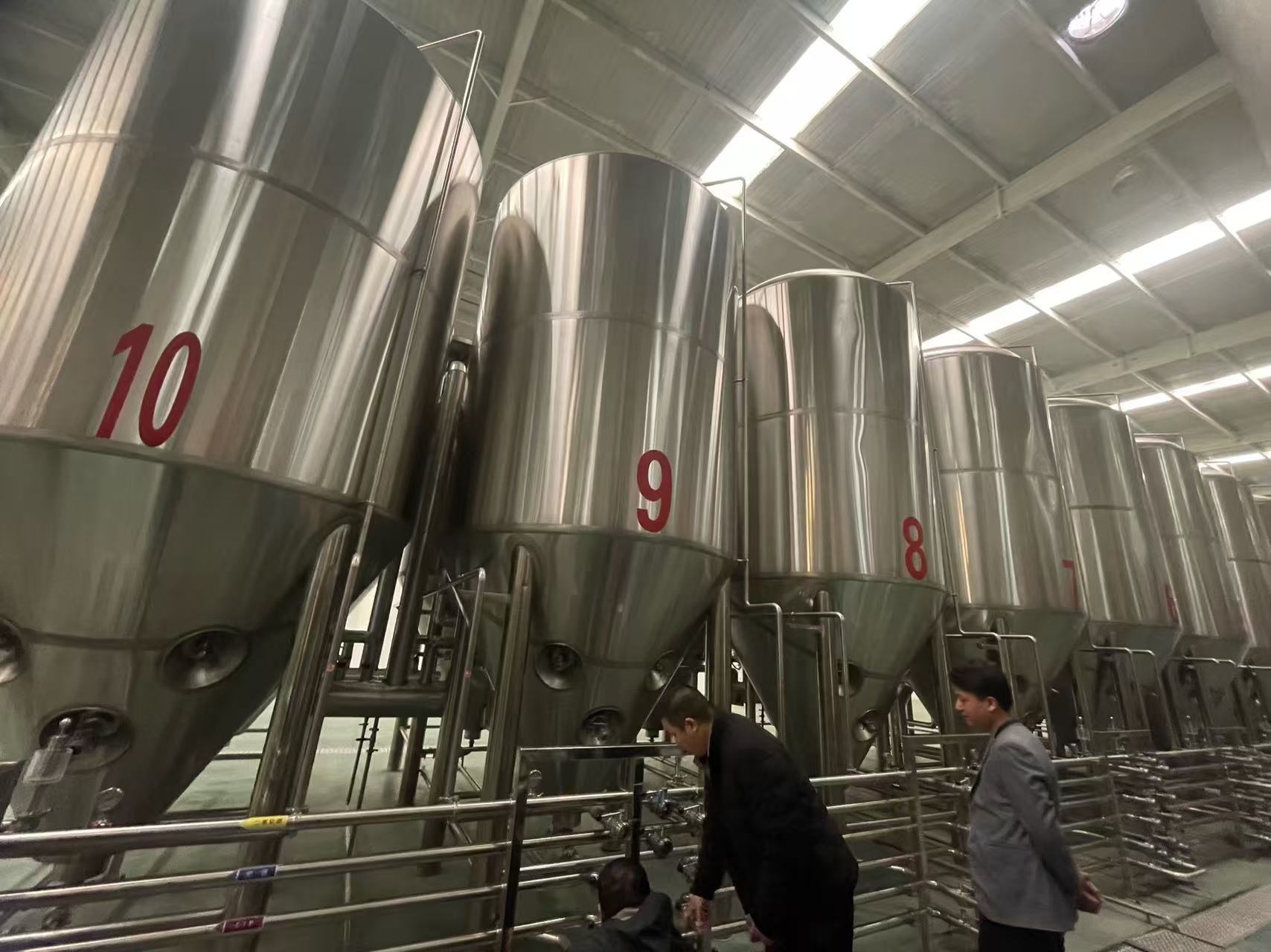 宜宾精酿啤酒设备厂—平面布置、设备设计、制造、调试、培训等一条龙服务